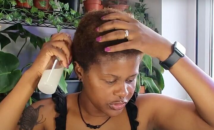 how to use a hair curling sponge to define curls on short hair, Spraying DIY hair spritz
