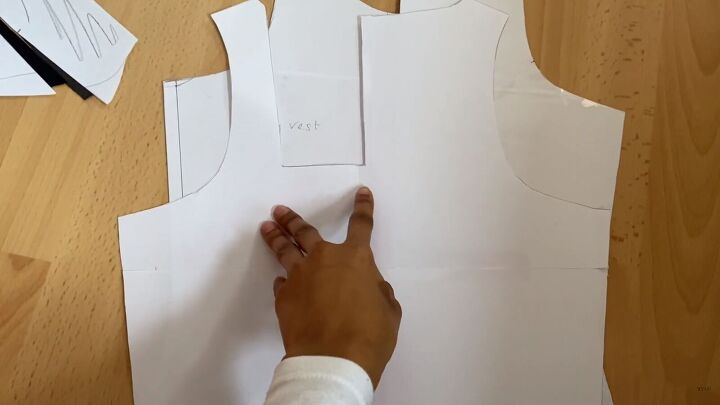 how to make a cute patchwork crop top out of fabric scraps, Adjusting the neckline