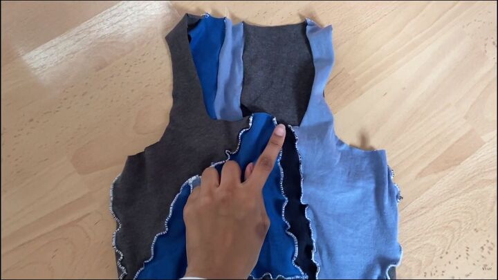 how to make a cute patchwork crop top out of fabric scraps, Finishing the raw edges