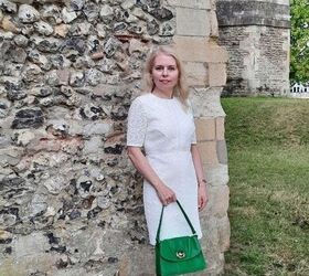 styling tips for a white mini dress, A pop of green