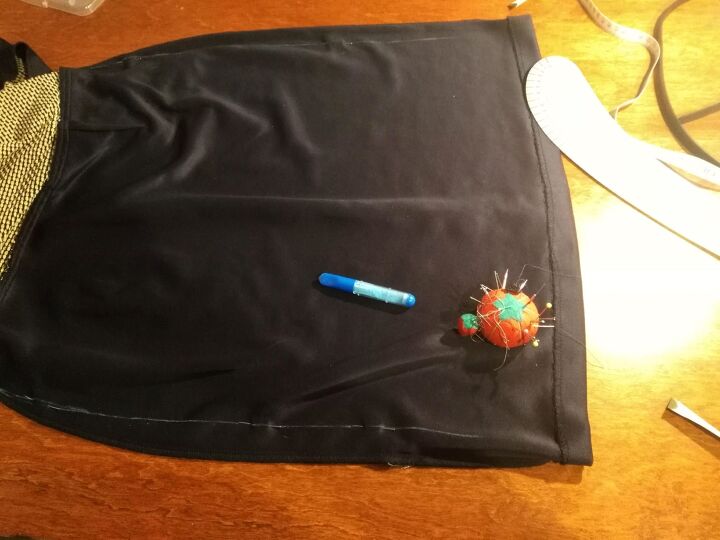 Marking a skirt to make it fit slimmer from How to sew a skirt smaller
