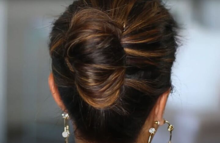 6 cute summer hairstyles that are super simple to do, French twist summer hairstyle