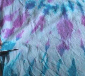 how to make a diy festival outfit with tie dye fringe beads, Cropping the t shirt