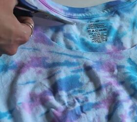 how to make a diy festival outfit with tie dye fringe beads, Adjusting the neckline and sleeves