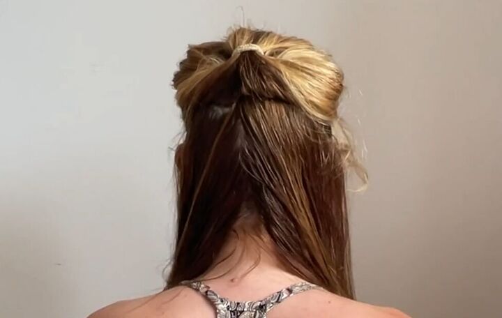 4 cute hairstyles with wet hair that are quick easy to do, Flipping the half ponytail up