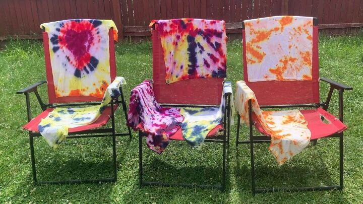 4 cool tie dye patterns that are fun easy to do, Leaving the t shirts to dry