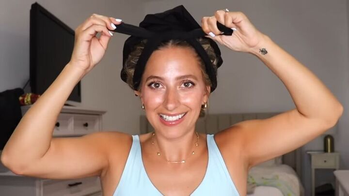 the easy way to get bouncy curls without using heat, Tying strands on top of head
