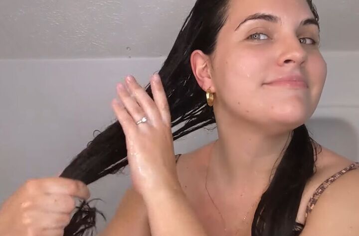 how to do upright styling on wavy hair in 5 simple steps, Conditioning and detangling hair