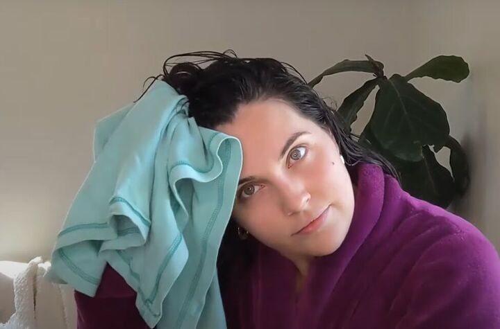 how to do upright styling on wavy hair in 5 simple steps, Using a towel to scrunch out water