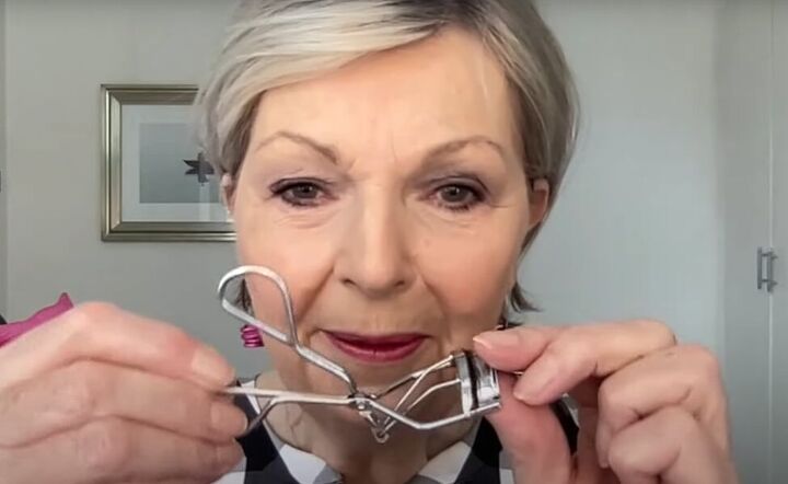 how to curl lashes use eyelash curlers for older women, Benefits of eyelash curlers