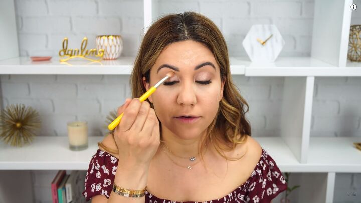 how to do simple everyday makeup you can take from day to night, Blending the creases of the eyes