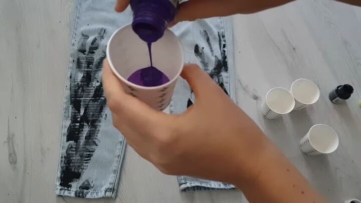 5 quick and easy steps to unique paint splatter jeans, Mixing paint and water together in a cup