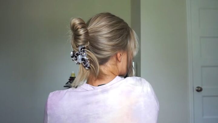 looking for claw clip hairstyles here are 6 super easy ideas, Claw clip messy bun