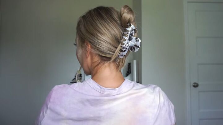 looking for claw clip hairstyles here are 6 super easy ideas, Hair in claw clip