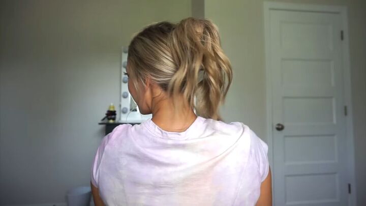 looking for claw clip hairstyles here are 6 super easy ideas, Claw clip ponytail