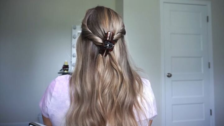 looking for claw clip hairstyles here are 6 super easy ideas, Half up half down hairstyles with claw clip