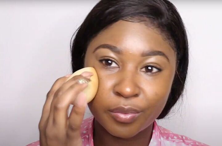 how to do a clean girl makeup look easy natural looking makeup, Blending foundation with a makeup sponge