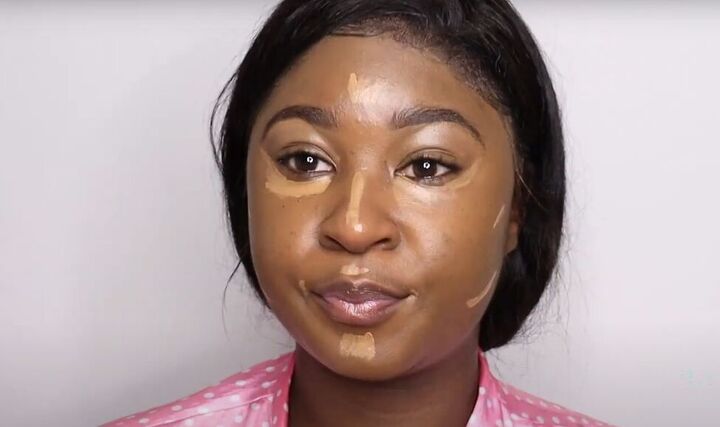 how to do a clean girl makeup look easy natural looking makeup, Applying concealer to the face