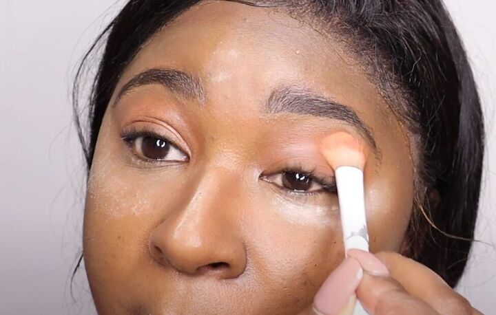 how to do a clean girl makeup look easy natural looking makeup, Applying a light toned eyeshadow