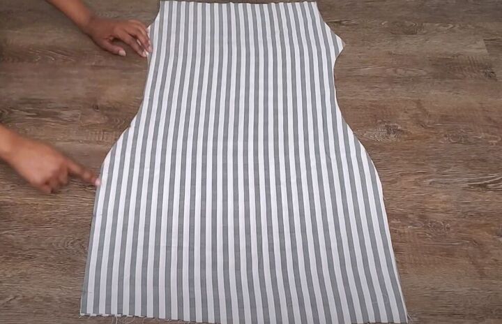 how to make a cute halter dress from scratch, Pinning the side seams ready to sew