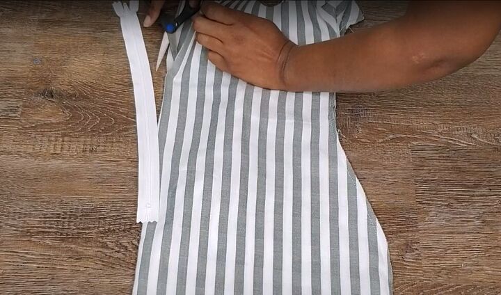How to Make a Cute Halter Dress From Scratch | Upstyle How to Make a Cute Halter Dress From Scratch | Upstyle