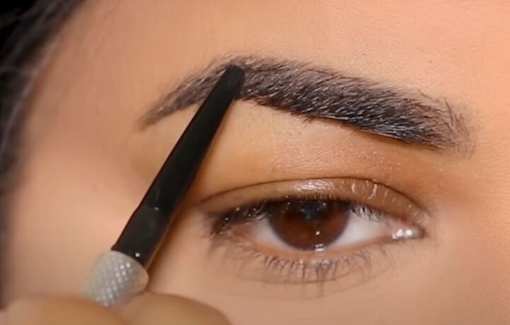 this 5 minute spotlight eye technique will become your favorite look, Filling in brows