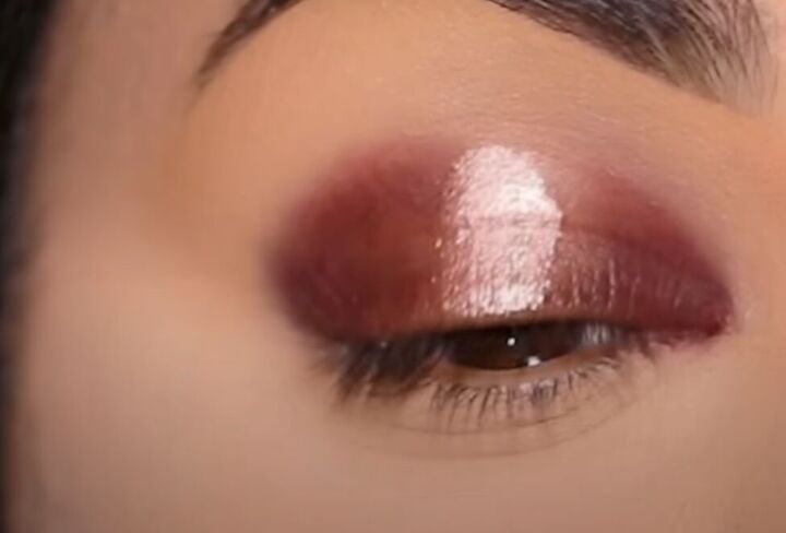 this 5 minute spotlight eye technique will become your favorite look, Spreading it out