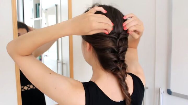 how to do a topsy tail braid without using a topsy tail tool, Tugging at the braid