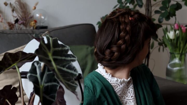 a silent movie makeover inspired by looks from the 1910s, Pinned up hair