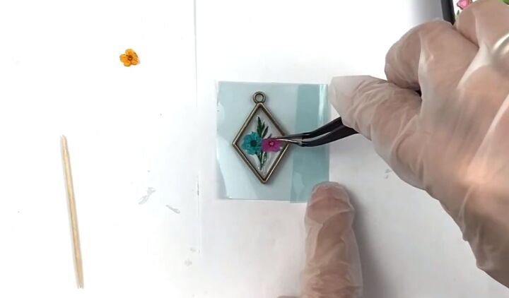 how to make a uv resin pendant with dried flowers, Making a dried flower resin pendant