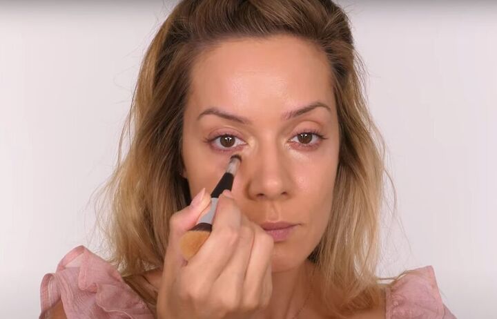 how to do quick easy makeup to match any lipstick color, Using concealer under the eyes