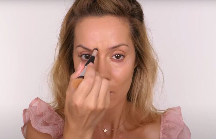 how to do quick easy makeup to match any lipstick color, Applying concealer under and above the nose