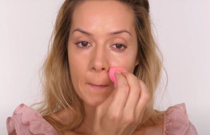 how to do quick easy makeup to match any lipstick color, Blending concealer with a makeup sponge