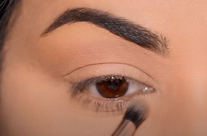 how to do siren eyes vs doe eyes which one is best for you, Shading the lower lash line