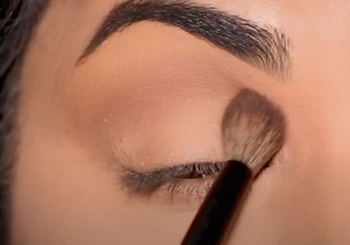 how to do siren eyes vs doe eyes which one is best for you, Blending with a larger brush