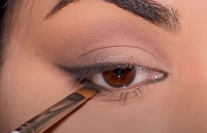 how to do siren eyes vs doe eyes which one is best for you, Adding black shadow to the lower lash line