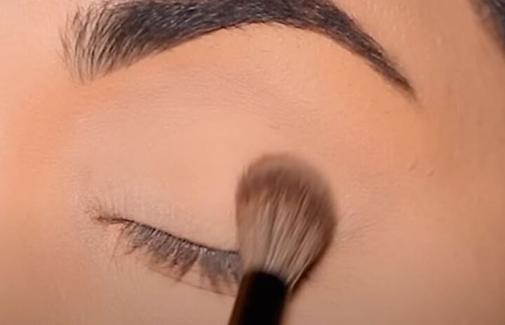 how to do siren eyes vs doe eyes which one is best for you, Applying a light brown base
