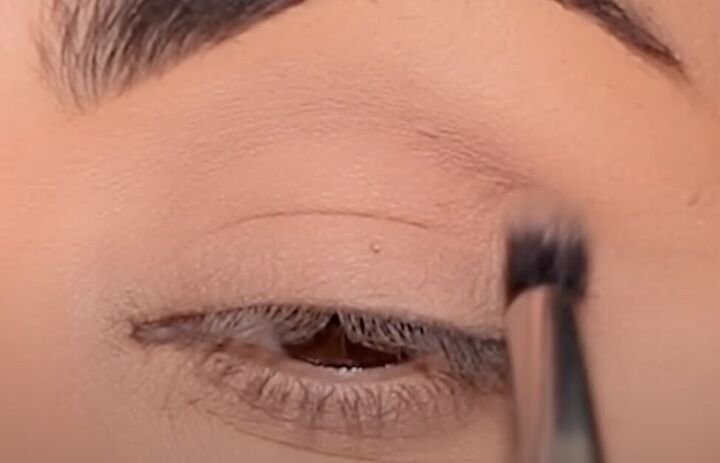 how to do siren eyes vs doe eyes which one is best for you, Adding darker brown to the crease
