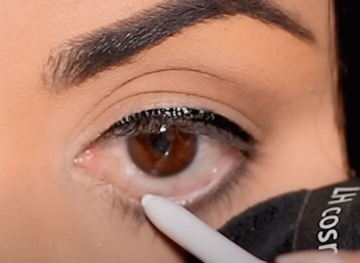 how to do siren eyes vs doe eyes which one is best for you, Applying white eye pencil in the lower water line