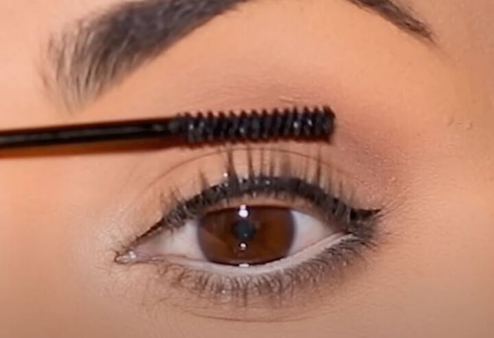how to do siren eyes vs doe eyes which one is best for you, Applying mascara to lashes