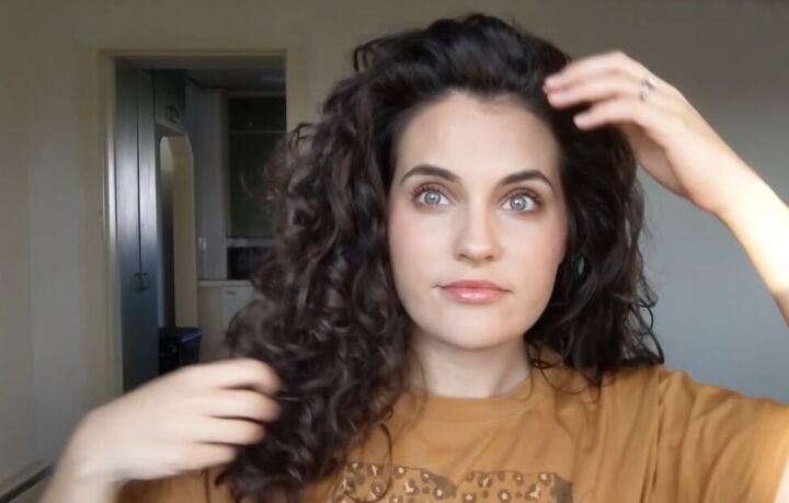 how to refresh curls between washes without frizz, Day 2 curls