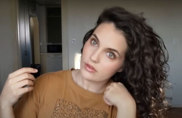how to refresh curls between washes without frizz, Adding volume to your curls