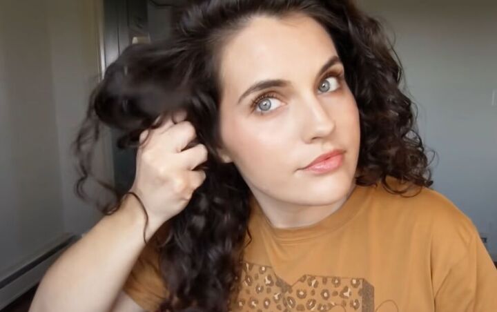 how to refresh curls between washes without frizz, Final scrunching