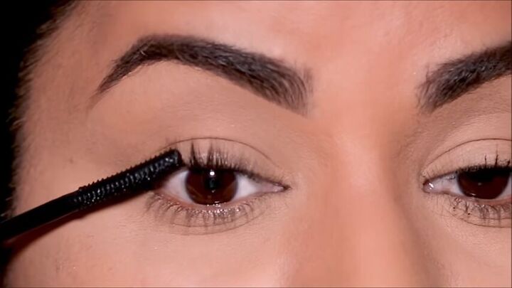 how to apply mascara without clumping better than false lashes, Applying lash primer before mascara