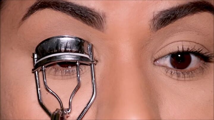 how to apply mascara without clumping better than false lashes, Recurling lashes after mascara
