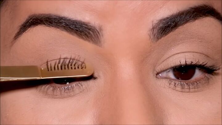 how to apply mascara without clumping better than false lashes, Using a lash comb to separate lashes