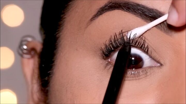 how to apply mascara without clumping better than false lashes, Lining the waterline under the lashes