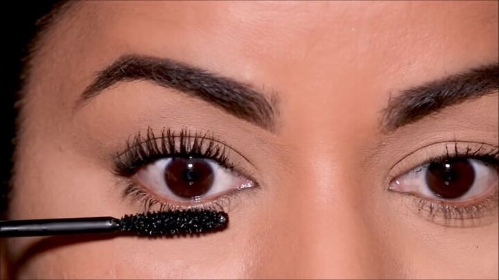 how to apply mascara without clumping better than false lashes, Applying mascara to lower lashes