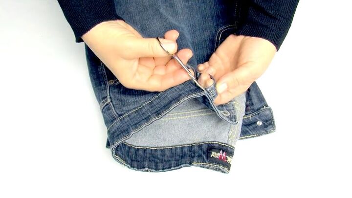 7 quick and easy steps to the cutest no sew denim shoulder bag, Cutting off belt loops from old pair of jeans