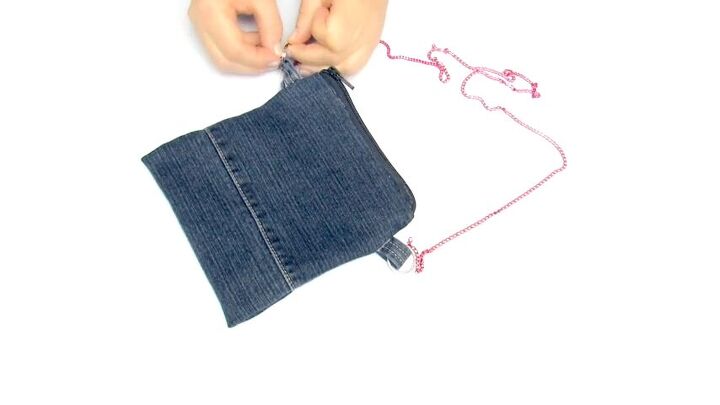 7 quick and easy steps to the cutest no sew denim shoulder bag, Adding a chain to loops on the denim bag